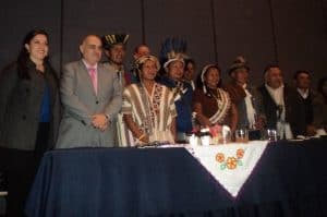 Los lideres de la Comunidad Cordillera Blanca participando de la presentación del Libro Lecciones de la Tierra