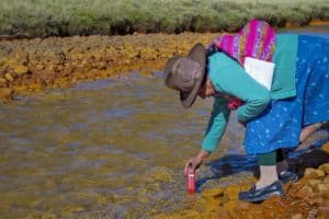 Las investigadoras conocen tecnologías sencillas para el monitoreo del agua del Río Negro en Canrey